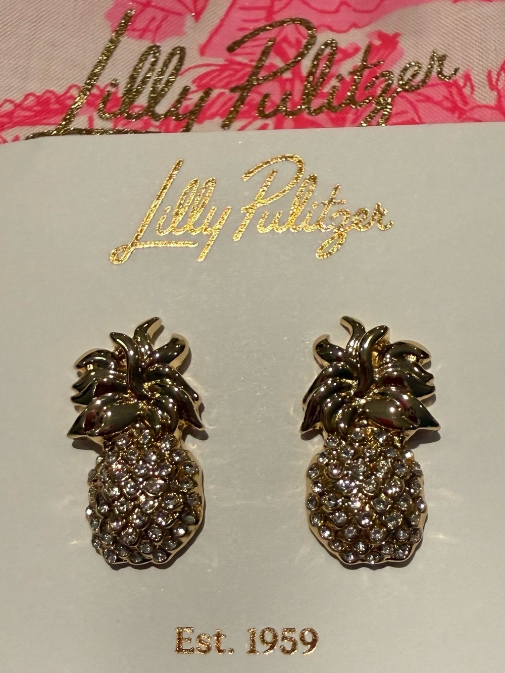 🍍Lilly Pulitzer Crystal Pineapple Stud Earrings–Gold Tone|New with Card & Pouch🍍 - Picture 2 of 3